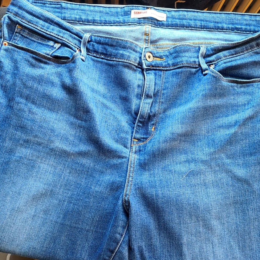 Women's Levi Signature